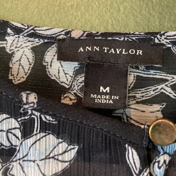Ann Taylor Sheer Floral Short Sleeve Blouse, Navy Blue & Floral Pattern, Size M - Picture 3 of 8